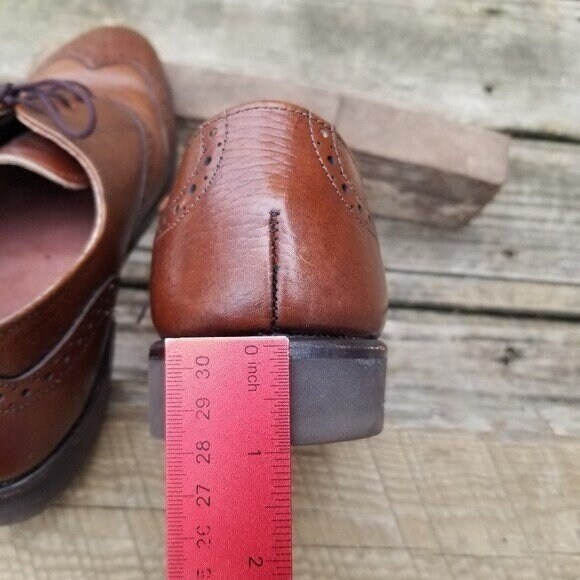 Vintage 70s Brown Leather Wingtip Brogue Vibram Sole Lace-up  display picture 2