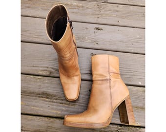 Botas vintage de cuero color miel de Candie's estilo años 90, Y2K, punta cuadrada, tacón de bloque, Bratz 6