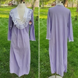 Vintage 70s Boho Dara Jane NWT Soft Purple and Lace V Neckline Slip Nightgown Lg