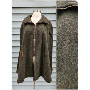 Vintage wollen capeponcho olijfgroen oranje voering met ritssluiting aan de voorkant OS