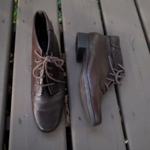 Vintage jaren '90 y2k Chunky Heel Bruin Leer Steampunk Oma Laarzen Booties 9