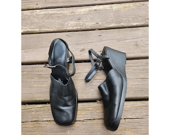 Sandalias de cuña Naturalizer estilo vintage de los 90, de piel negra, con punta cuadrada y tira en el tobillo, talla 9.5N