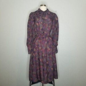 Vintage Boho Cottagecore Patchwork Prairie Kleid 14 1970s Polyester Schleife mit Gürtel
