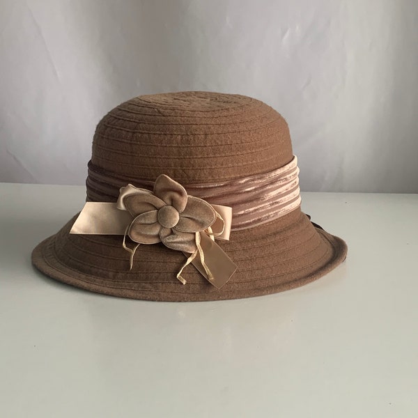50s Style Light Brown Cotton Blend Lampshade Hat/Cloche Hat Flapper Hat/Felt Hat/Side Velvet Flower Decoration/for Fall Winter/Size Small