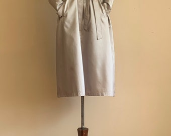80s Beige Trench Coat: Vintage Water Repellant Long Raincoat (Size M-L)