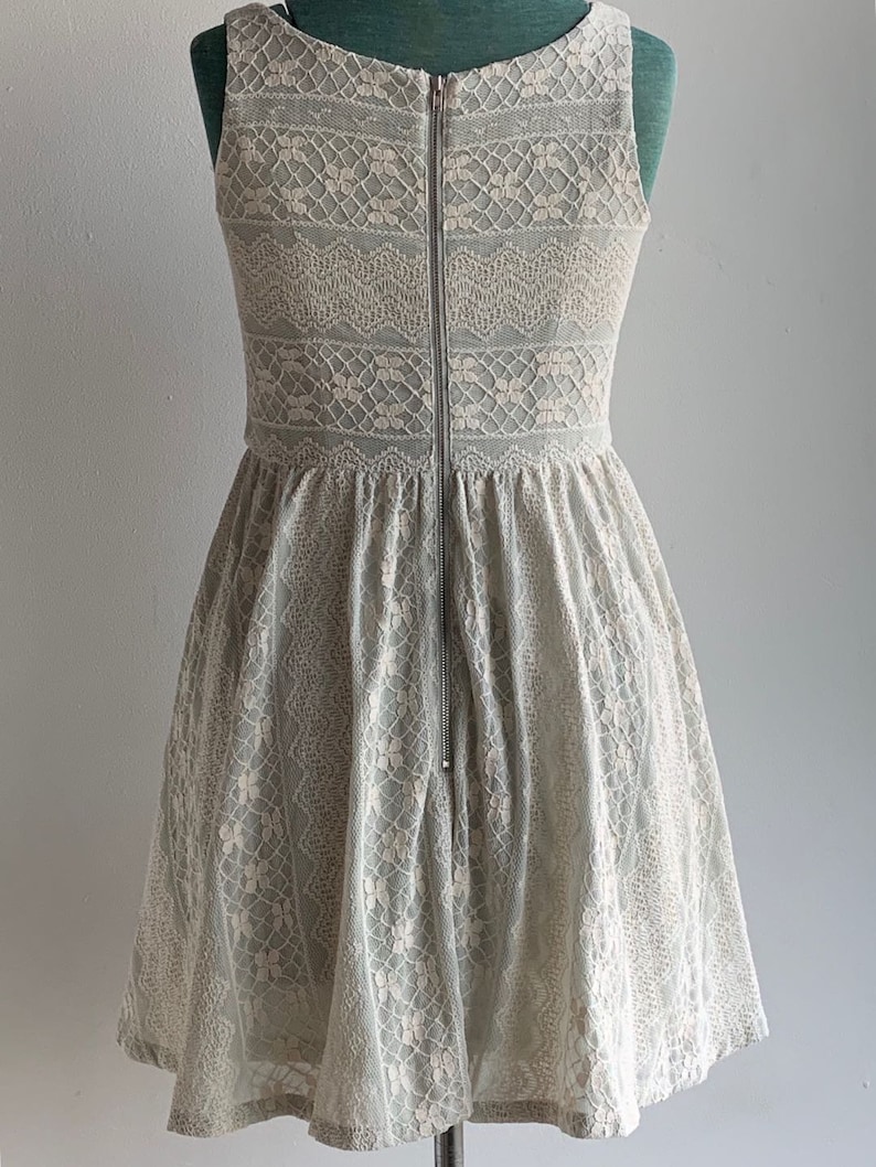 Dizzlin Pastel Mint Green Short Skater Dress Size S withWhite LaceScoop NecklineSlash PocketsBack Zipper Up ClosureFull Lining