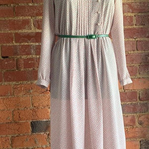 80s Shirtdress: Elegant Secretary Style, Pale Grey & Red Polyester, Size M-L