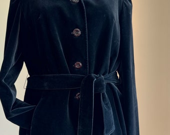 70s Silky Velvet Blazer Jacket Coat in Black with Self-tie Belt/Excellent Cut Finish/European Styling Outfit/Commuter Professional Wear/S-M