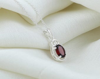 Collana con granato in argento sterling, ciondolo pietra portafortuna di gennaio, catena da 45 cm.