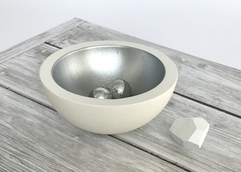 Housewarming gift Plaster bowl for small accessories White plaster jewelry holder Decorative tray Candle holder Small present Handmade