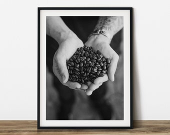 Kaffeebohnen in Händen Fotografie Druck: Schwarz weiß Wand Kunst (Digitaler Download)