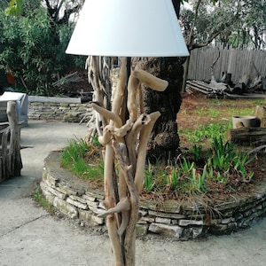 Lampadaire en Bois Flotté image 1