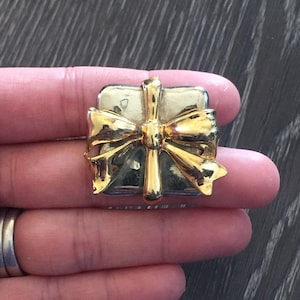 Two Toned Present Brooch
