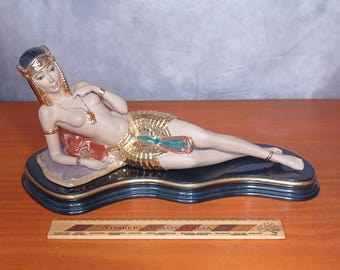 Porcellana "Cleopatra" di Marco Giner – Completa di piedistallo originale