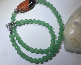 Collier Aventurine verte, 21 pouces. Perle focale en argent sterling de Bali .925 et quartz naturel avec fermoir à bascule torsadé en argent de Bali.