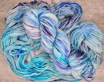 Handdyed 100% fine Falkland merino worsted weight yarn "Monet"