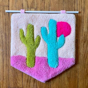 Tapiz de pared de cactus, tapiz de pared con mechones, dormitorio estético, alfombra de cactus con mechones, escena del desierto