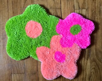 Lime and Neon Pink Daisy Rug, Daisy Wall Hanging, Tufted Daisy, Flower Rug, Floral Wall Hanging, Pink Flower Rug