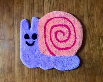 Snail Rug, Handmade Tufted Rug, Snail Wall Hanging, Aesthetic Rug, Tufted Rug