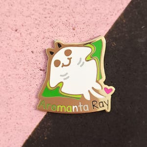 Aromanta Ray Aromantic Pride Enamel Pin