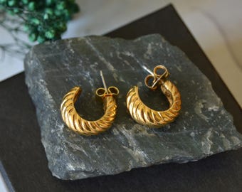Vintage Gold Tone Hoop Earrings: Dainty Striped Studs Everyday Wear