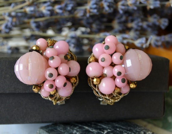 Vintage pink cluster earrings, Chunky retro clip … - image 1