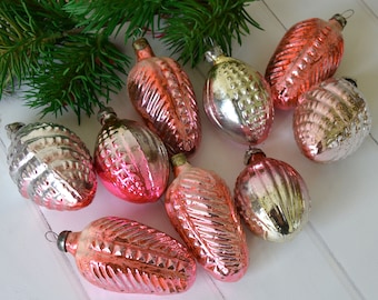 Rosa Vintage Weihnachtsschmuck Set von 9, Verschiedene Glasornamente in rosa Farben, Retro Weihnachtsdekor