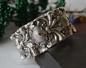 Vintage Whiting and Davis Floral Bangle Bracelet: Baroque Style, 1960s