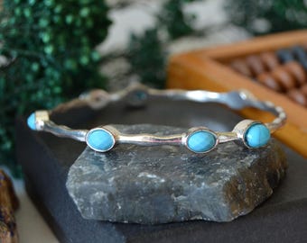 Pulsera vintage plateada con cabujones de turquesa sintética