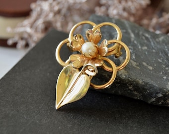 Vintage Floral Brooch with Pearl, Gold Tone Flower Pin, Mid Century Leaf Flower Accessory