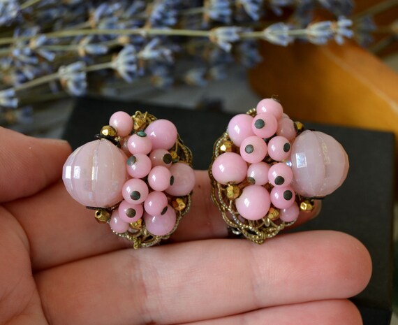 Vintage pink cluster earrings, Chunky retro clip … - image 3