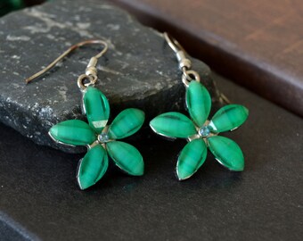 Vintage thermoset floral earrings, Minimalist drop earrings, Green flower earrings