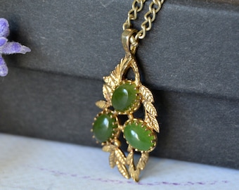 Vintage Green Onyx Pendant Necklace: Gold Tone Woodland Elven Jewelry