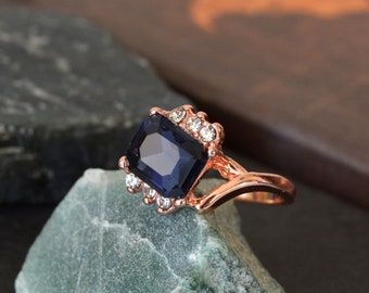 Vintage blue rhinestone costume ring, Rose gold color ring, Festive jewelry, Size 9 US