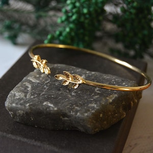 Vintage Gold Tone Leaf Cuff Bracelet, Minimalist Nature Inspired Bangle