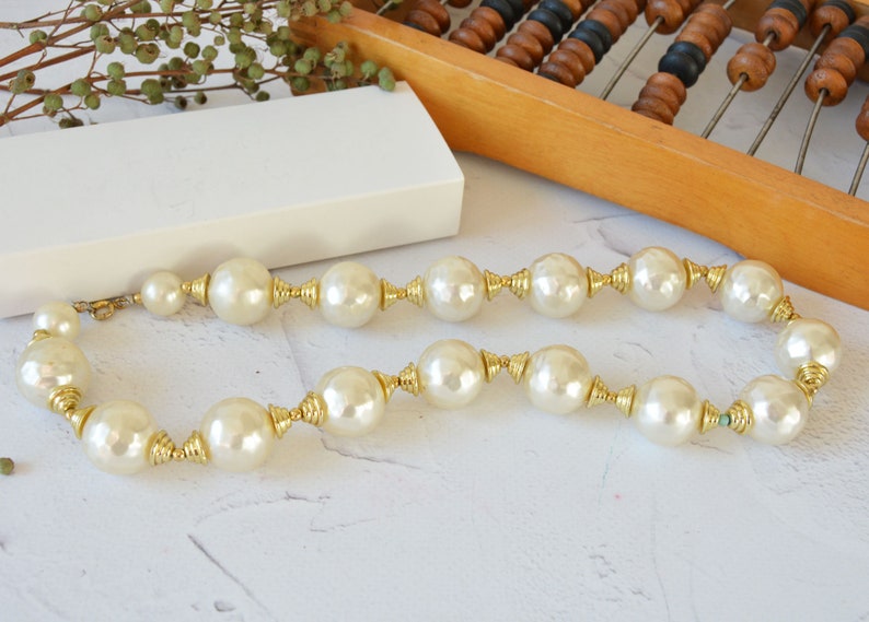 Cassic jewelry Vintage large pearl necklace 18 inches Faux pearls vintage choker