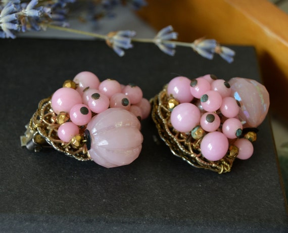 Vintage pink cluster earrings, Chunky retro clip … - image 6