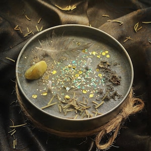 AMUNET Witchy Wiccan Candle