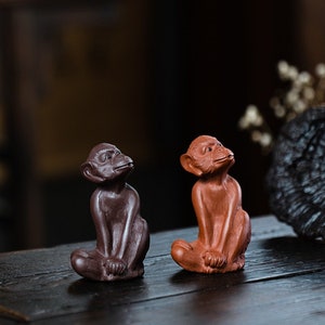 China Yixing Zisha Tea Pets Monkey Sculpture/ Tea Play Desktop Decoration