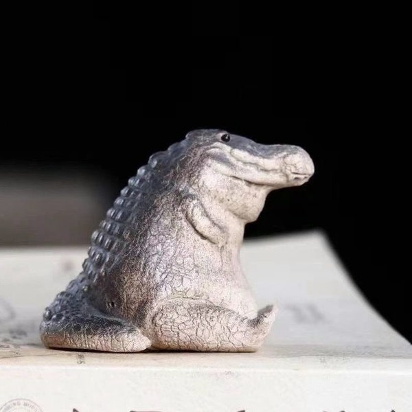 Petite sculpture de crocodile mignonne pour animal de compagnie de thé de sable violet de Yixing/ornement amusant fait main de sable violet