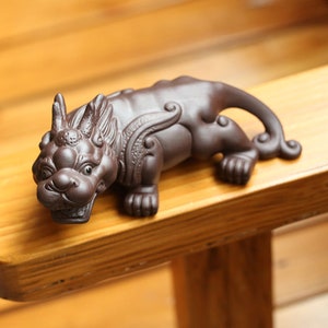 Boutique Purple Clay Tea Pet Decoration/Carving Lucky Pixiu Personality Creative Decoration Statue