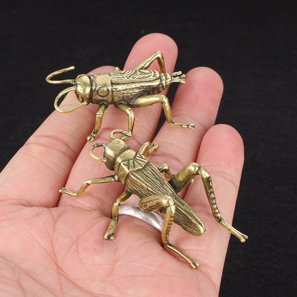 A pair of solid pure copper cricket ornaments / study tabletop tea pet / insect children's crafts collection