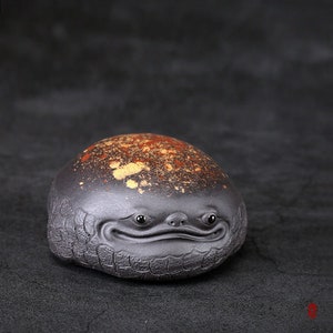 China Yixing Zisha Tea Pet Decoration/Carving Golden Toad Personality  Home Office Decoration