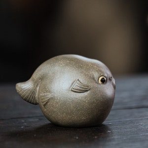 China Yixing Zisha Tea Pet   sculpture/Carving  Pufferfish Personality  Home Office Decoration