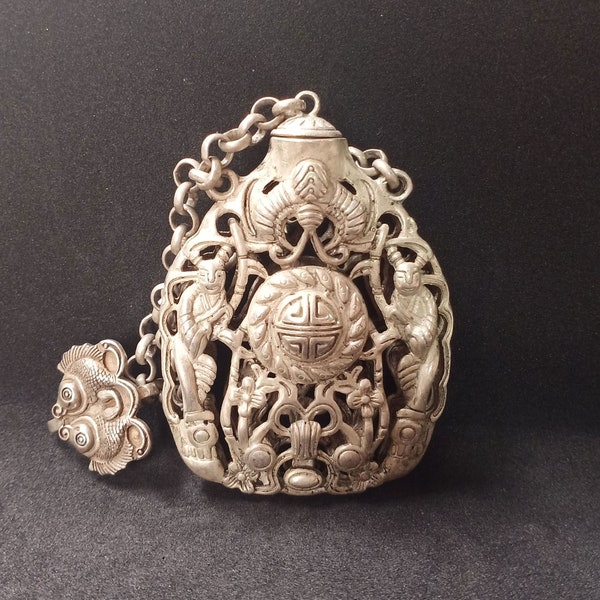 Alte chinesische tibetische Silber ausgehöhlte Schnupftabak-Flasche, Sie können Gewürze platzieren.     L702