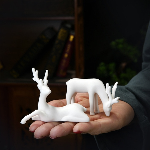 Sculpture de cerf en porcelaine blanche Dehua faite à la main/petit ornement de décoration de bureau bonsaï