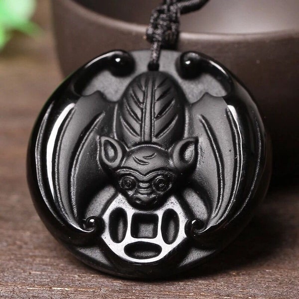 Pendentif chauve-souris sculpté en obsidienne naturelle avec