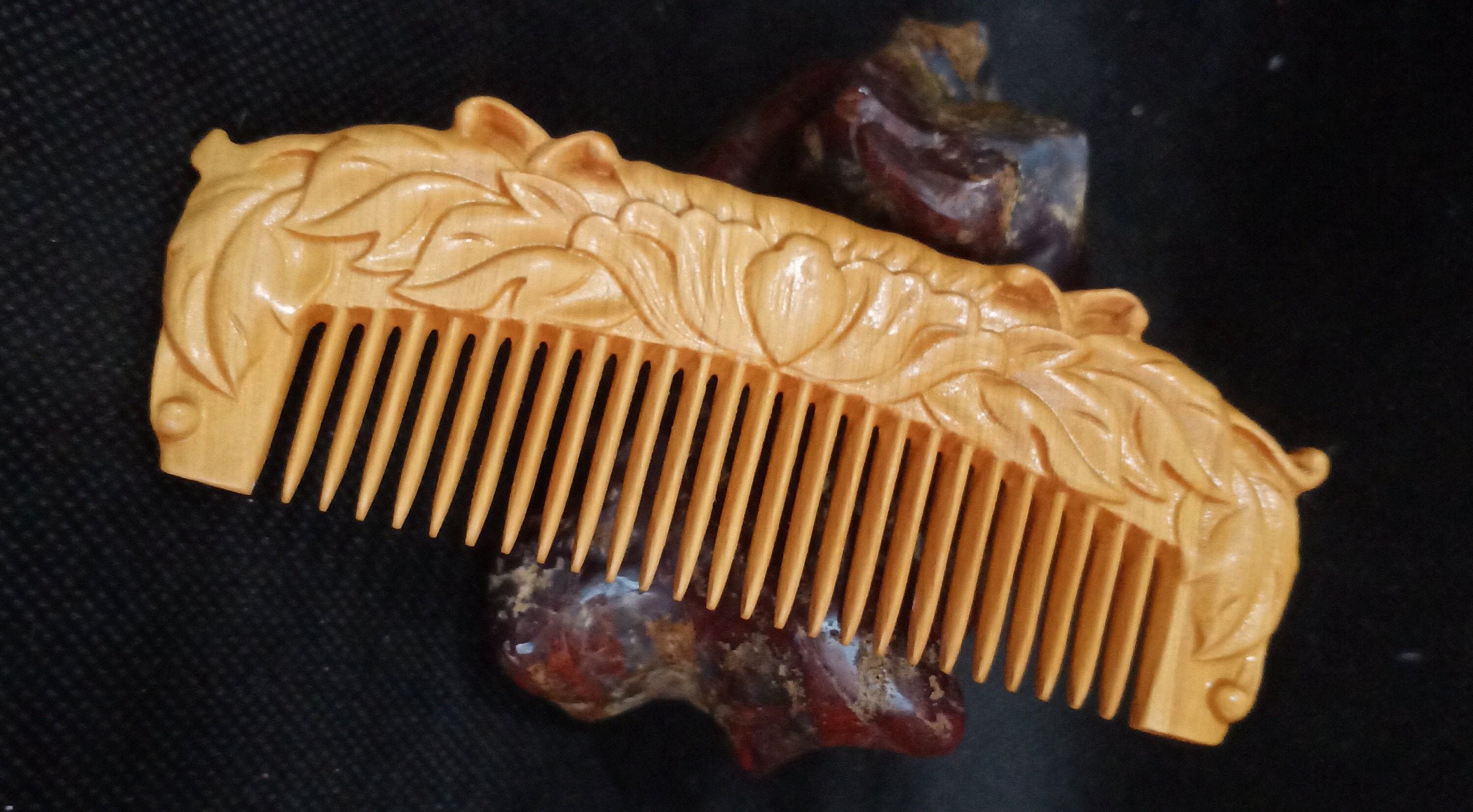 Double-sided  manual   Carved  peacock   Image /A gift for  her Natural Scent  L507 China Natural Thuja Wood Comb