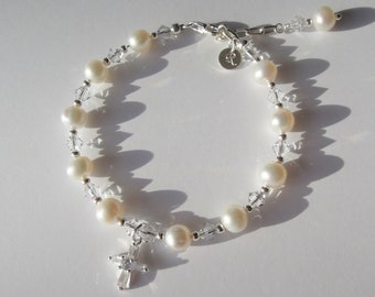 Pulsera de perlas de agua dulce, cruz de plata de ley y cristales de Swarovski