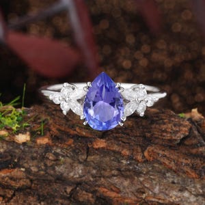 Tropfenförmiger Tansanit Verlobungsring: Weißgold, Moissanite Akzent Ring